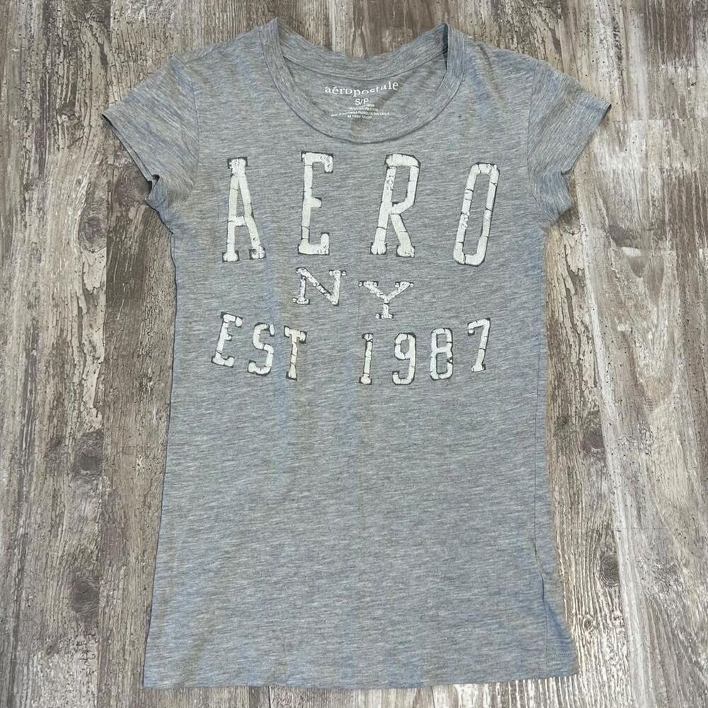 Aeropostale Women's gray baby tee with white lettering